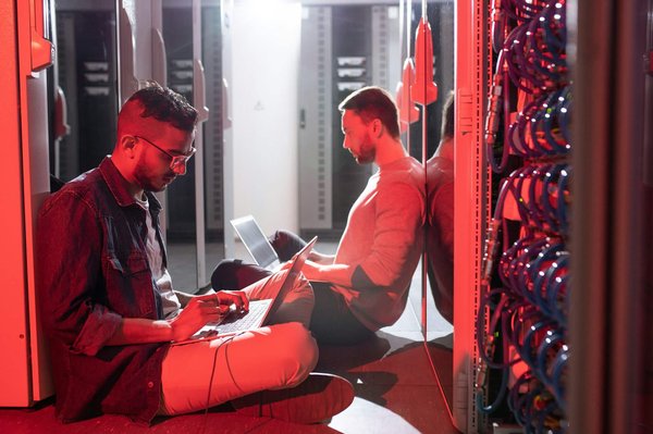 Quelle est la configuration optimale d'un serveur pour le traitement de grandes bases de données en temps réel?